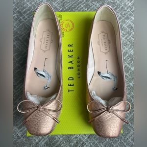 Ted Baker London light pink metallic “pebbled” ballet flats size EU 39 / US 8